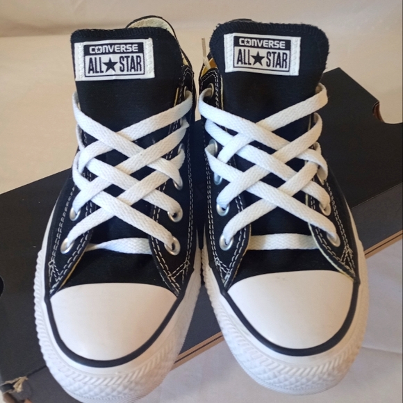 Converse All Star Black and White Low-Tops - Picture 1 of 8